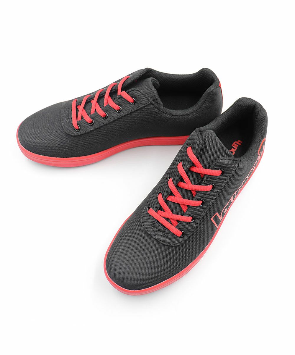 レディース スパイクレスシューズ ブラック×レッド 防水仕様